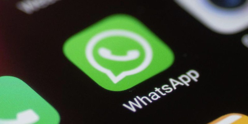 teenagers on phones addiction, internet safety for teenagers, whatsApp, social media